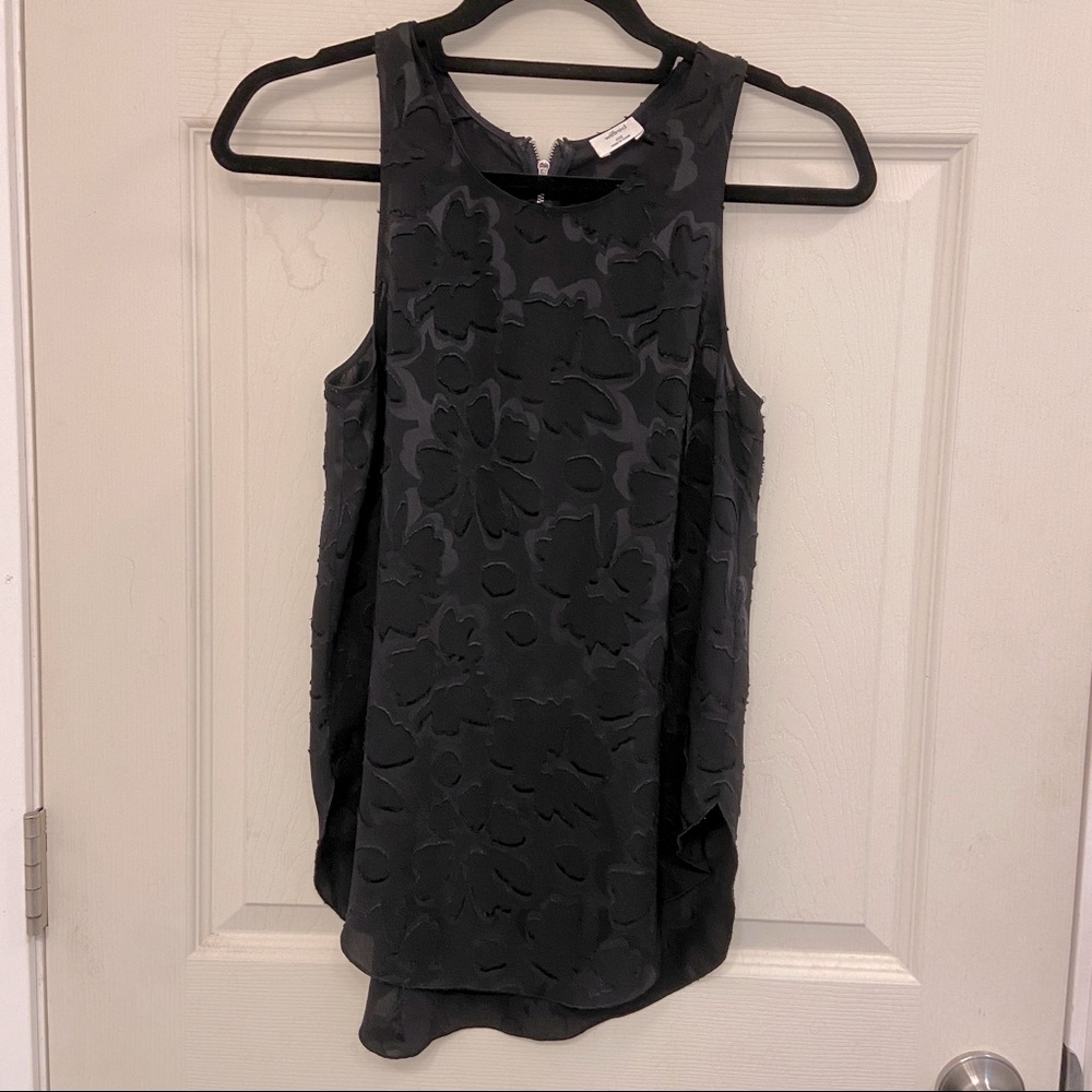 Wilfred Flowerlace Black Tanktop with beautiful zipper detail. Size Xxs.